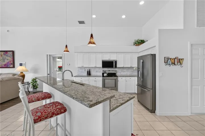 11690 Pinewood Lakes Dr, Fort Myers, Florida 33913