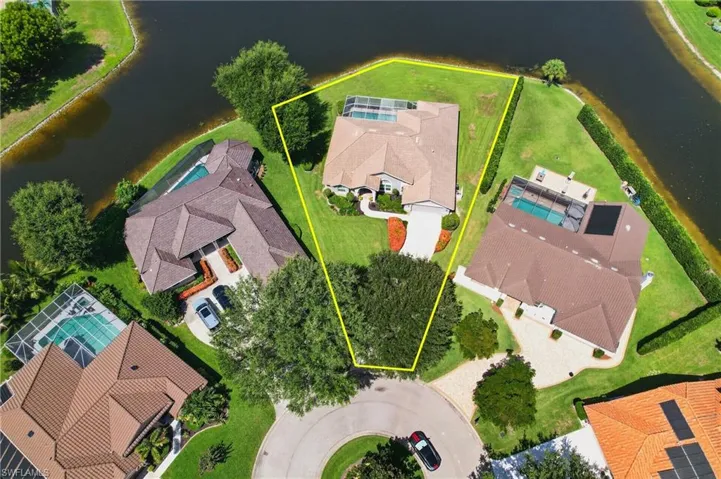 11690 Pinewood Lakes Dr, Fort Myers, Florida 33913