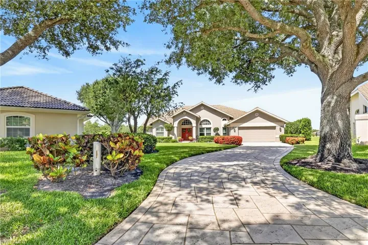 11690 Pinewood Lakes Dr, Fort Myers, Florida 33913