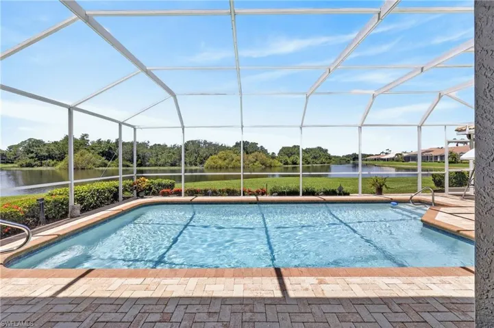 11690 Pinewood Lakes Dr, Fort Myers, Florida 33913