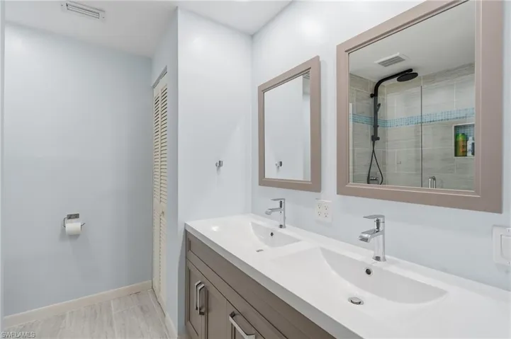 Dual vanity with integrated sinks and chrome faucets