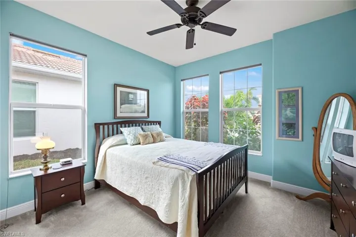 Guest bedroom w/plenty of daylight
