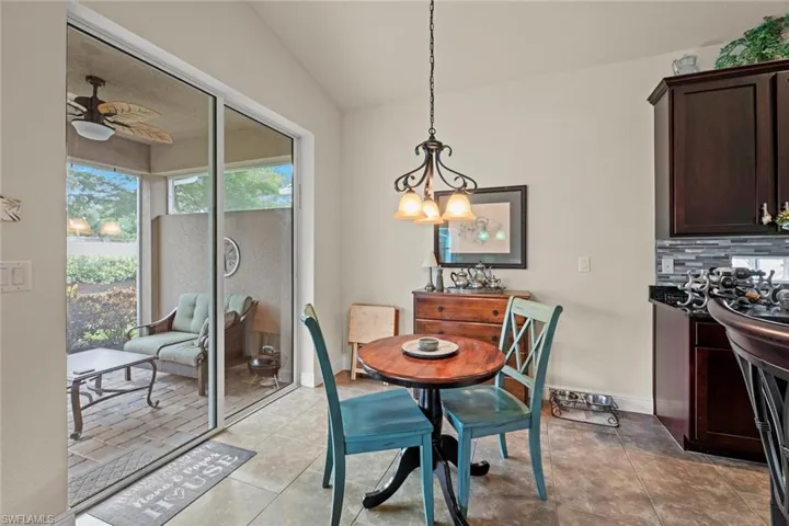 Breakfast area next to kitchen and direct access to lanai