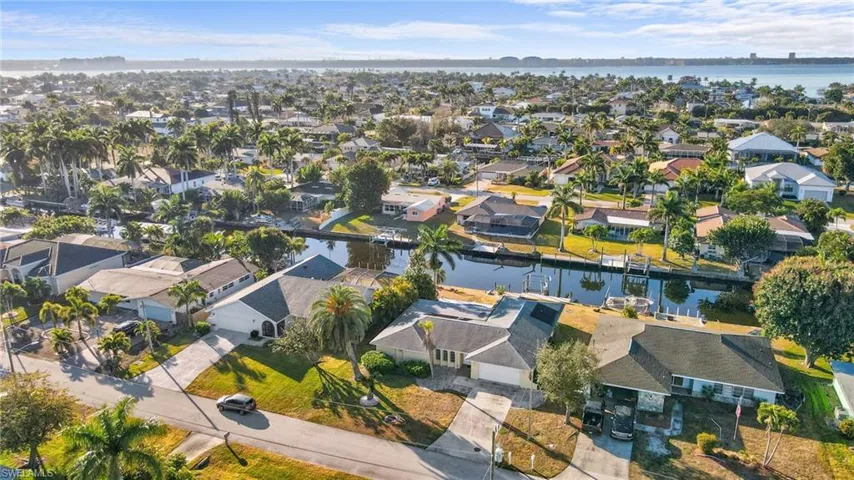 Arial view showing the properties fantastic boating location. Only miniutes to the Caloosahatchee River and the Gulf of Mexico.