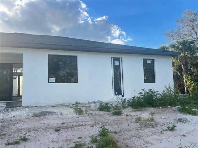 612  Palmetto  AVE, Lehigh Acres, FL 33972