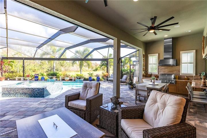 Lanai Seating and Dining Areas