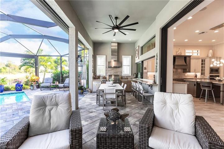 Lanai Seating and Dining Areas