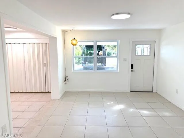 585  14th N ST, Naples, FL 34102