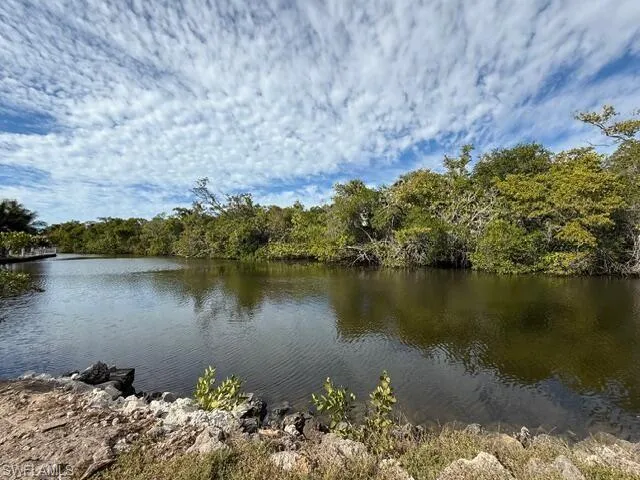 585  14th N ST, Naples, FL 34102