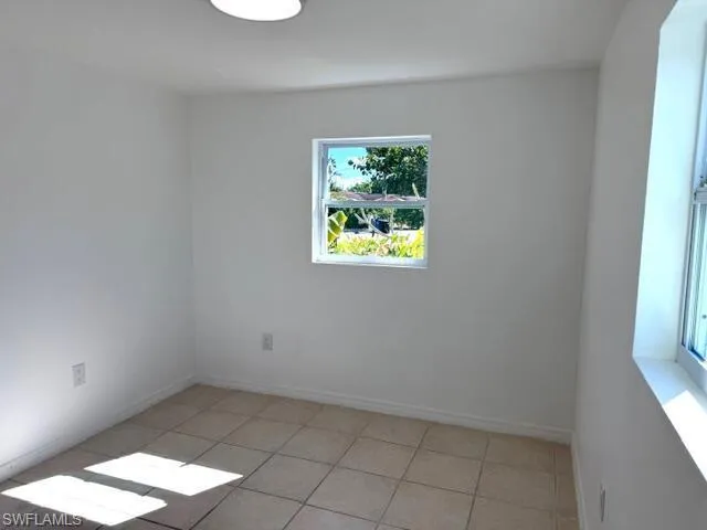 585  14th N ST, Naples, FL 34102