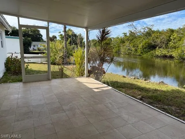 585  14th N ST, Naples, FL 34102