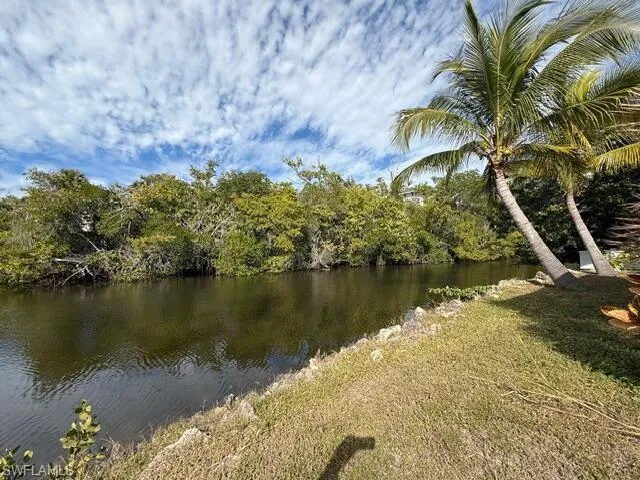 585  14th N ST, Naples, FL 34102