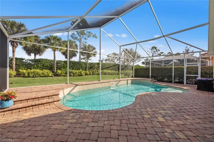 Sparkling pool w/waterfall