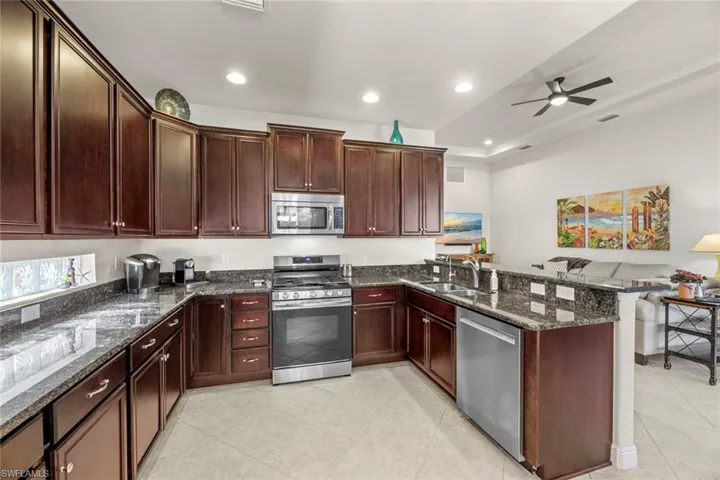 Great work space in kitchen