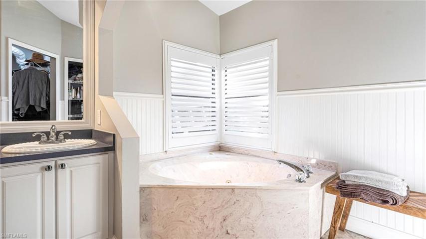 9907 Country Oaks DR, FORT MYERS FL 33967