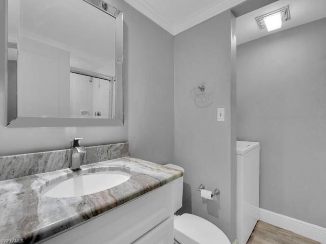 Full Bath w/ Laundry Closet