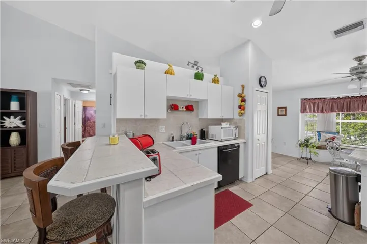 3515 Sw Santa Barbara Pl, Cape Coral, Florida 33914