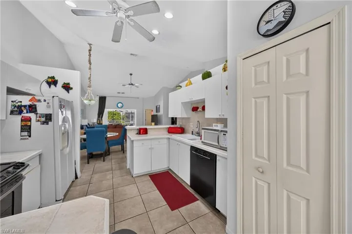 3515 Sw Santa Barbara Pl, Cape Coral, Florida 33914