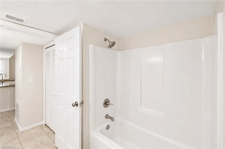 2385 Naples Trace Cir 2, Naples, Florida 34109