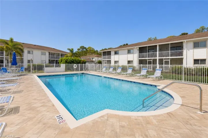 2385 Naples Trace Cir 2, Naples, Florida 34109