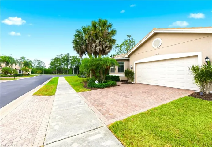 PRIVATE, no house on the left of the house