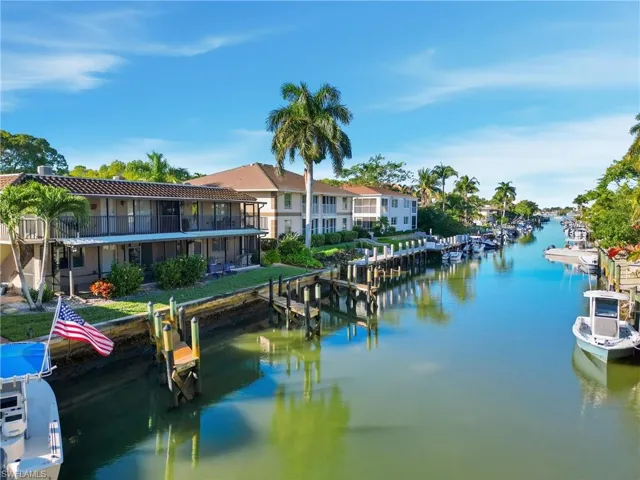Chesapeake Landings features 4 of 6 units along the water the exceptional water views