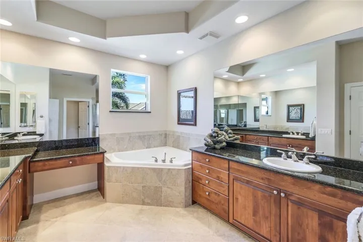 9200 Quartz LN # 202, NAPLES FL 34120