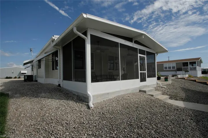 Screen porch