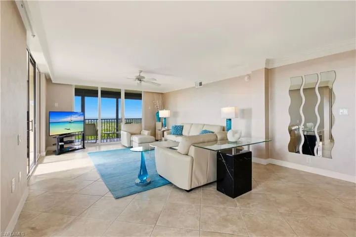 15  Bluebill  AVE, Naples, FL 34108