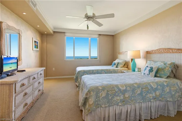 15  Bluebill  AVE, Naples, FL 34108