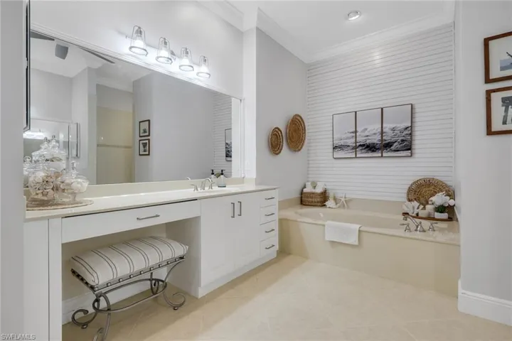 9097 Cherry Oaks Trl 202, Naples, Florida 34114