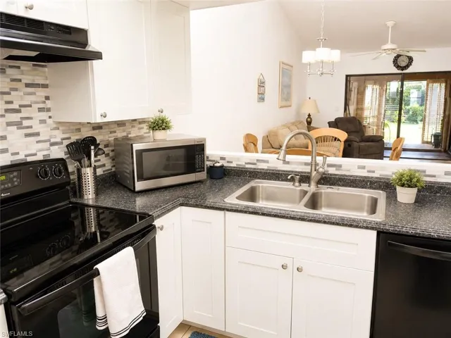 11901  Caraway  LN, Fort Myers, FL 33908