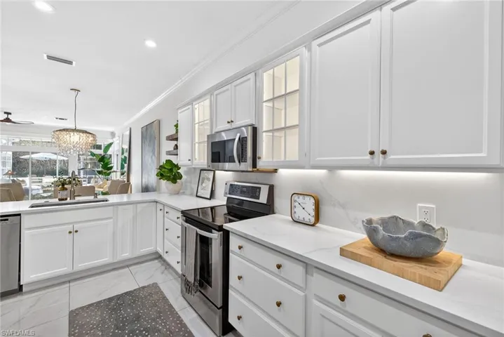 114  Amblewood  LN, Naples, FL 34105