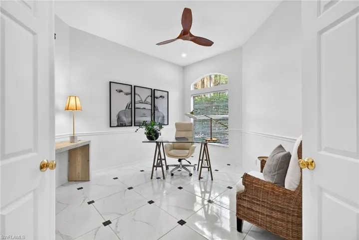 114  Amblewood  LN, Naples, FL 34105