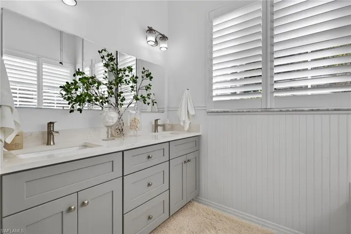 114  Amblewood  LN, Naples, FL 34105