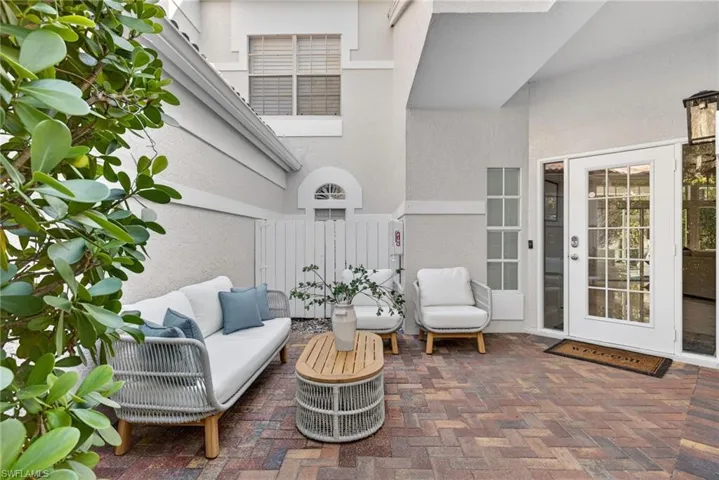 114  Amblewood  LN, Naples, FL 34105
