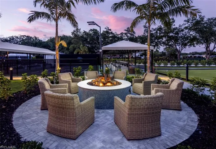 114  Amblewood  LN, Naples, FL 34105