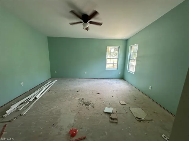 Empty room with ceiling fan