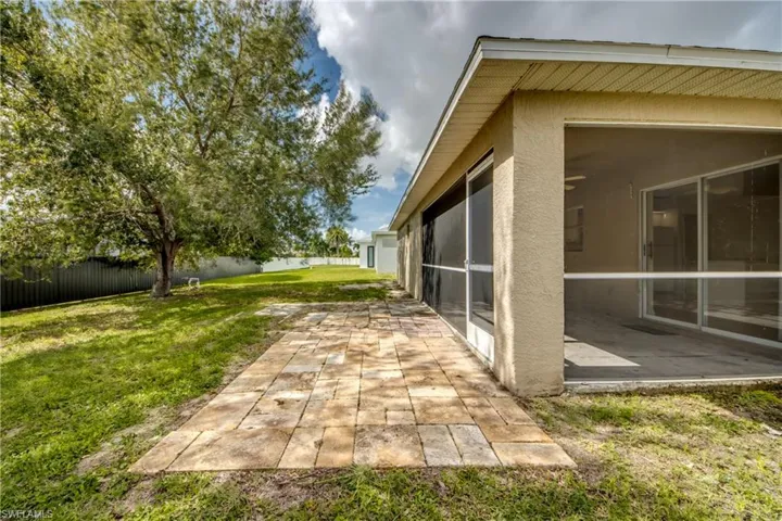 1823 Nw 19th Ave, Cape Coral, Florida 33993