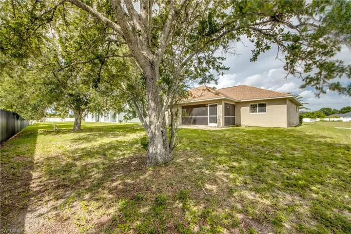 1823 Nw 19th Ave, Cape Coral, Florida 33993