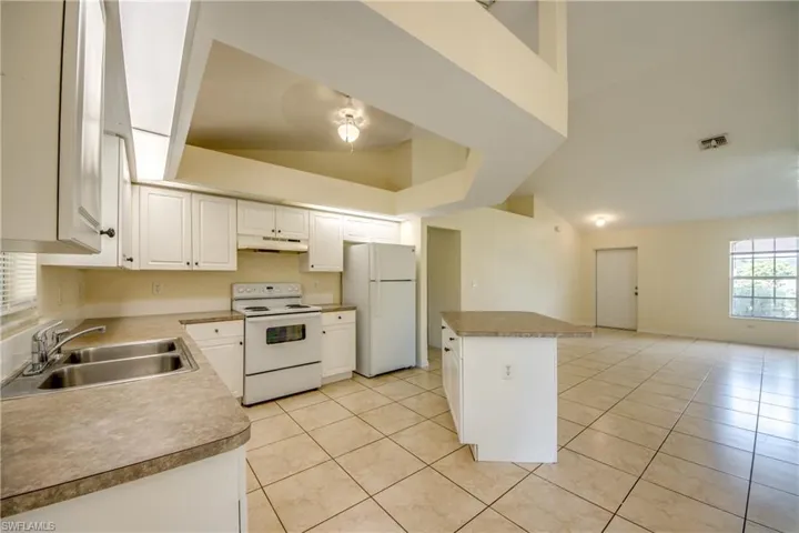 1823 Nw 19th Ave, Cape Coral, Florida 33993