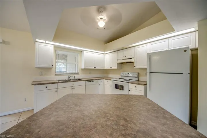 1823 Nw 19th Ave, Cape Coral, Florida 33993