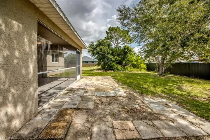 1823 Nw 19th Ave, Cape Coral, Florida 33993