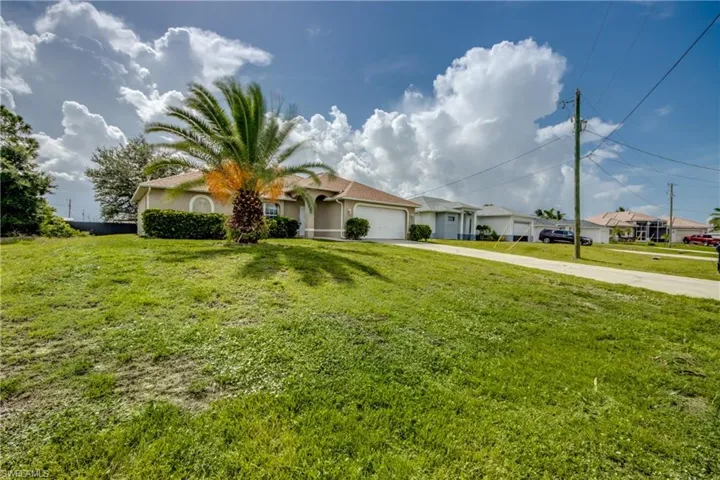 1823 Nw 19th Ave, Cape Coral, Florida 33993