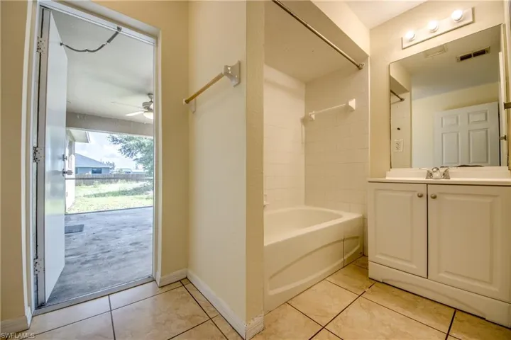 1823 Nw 19th Ave, Cape Coral, Florida 33993