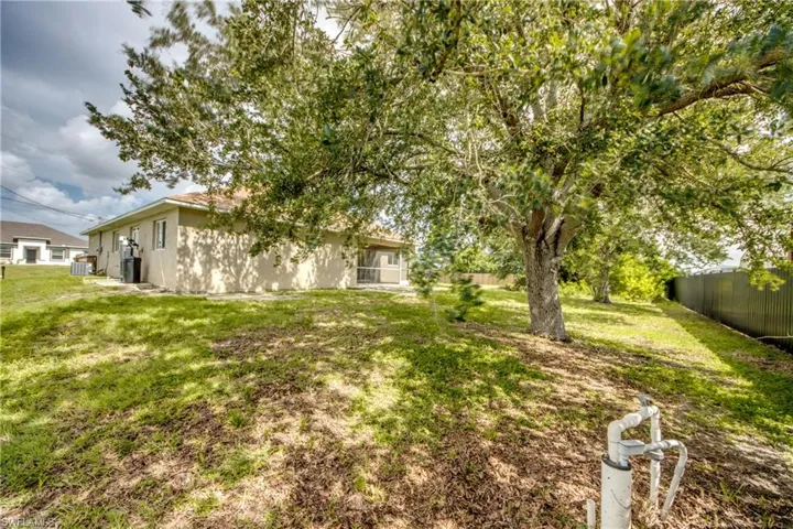1823 Nw 19th Ave, Cape Coral, Florida 33993