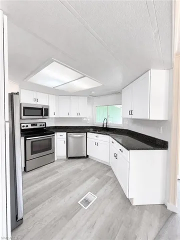 9330 Salisbury Dr, Brooksville, Florida 34613