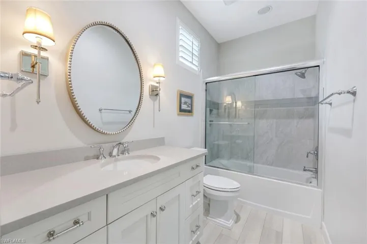Ensuite guest bathroom.