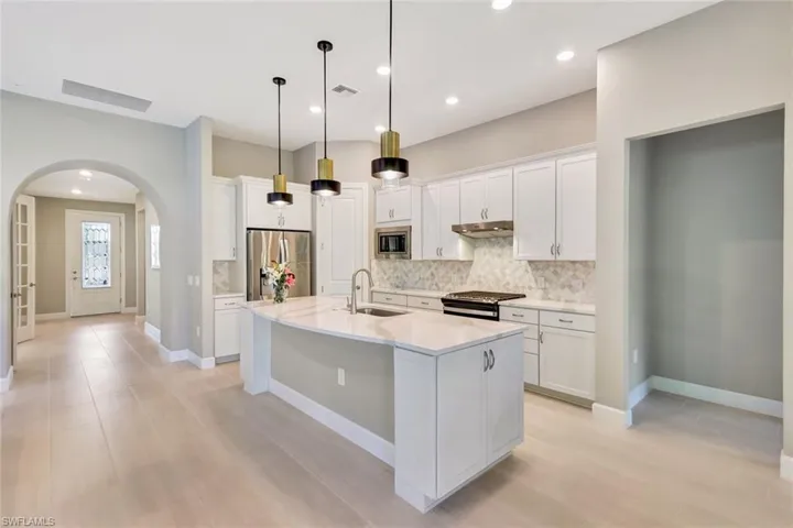 9372  Night Heron  LN, Naples, FL 34120