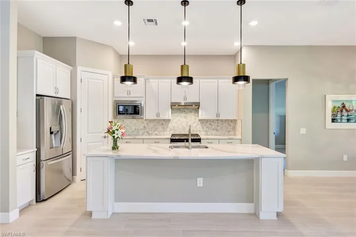 9372  Night Heron  LN, Naples, FL 34120